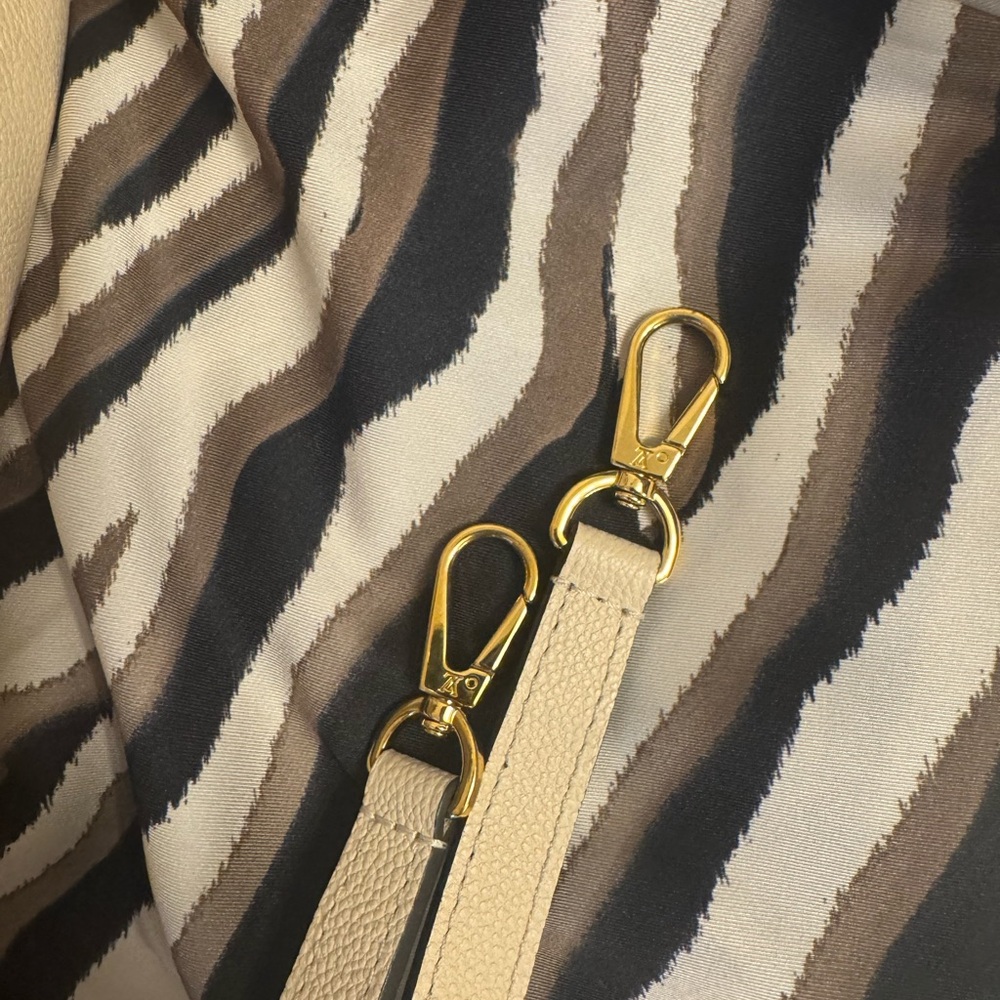 Louis Vuitton Empreinte Neo Alma BB in cream :) - Picture 9 of 17